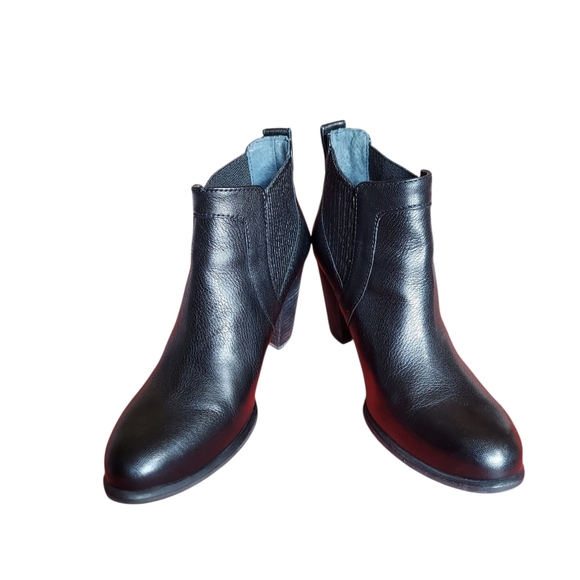 The UGG Cobie II Women’s Ankle Boots high heels Chelsea StyleExcellent Conditio - Picture 7 of 16